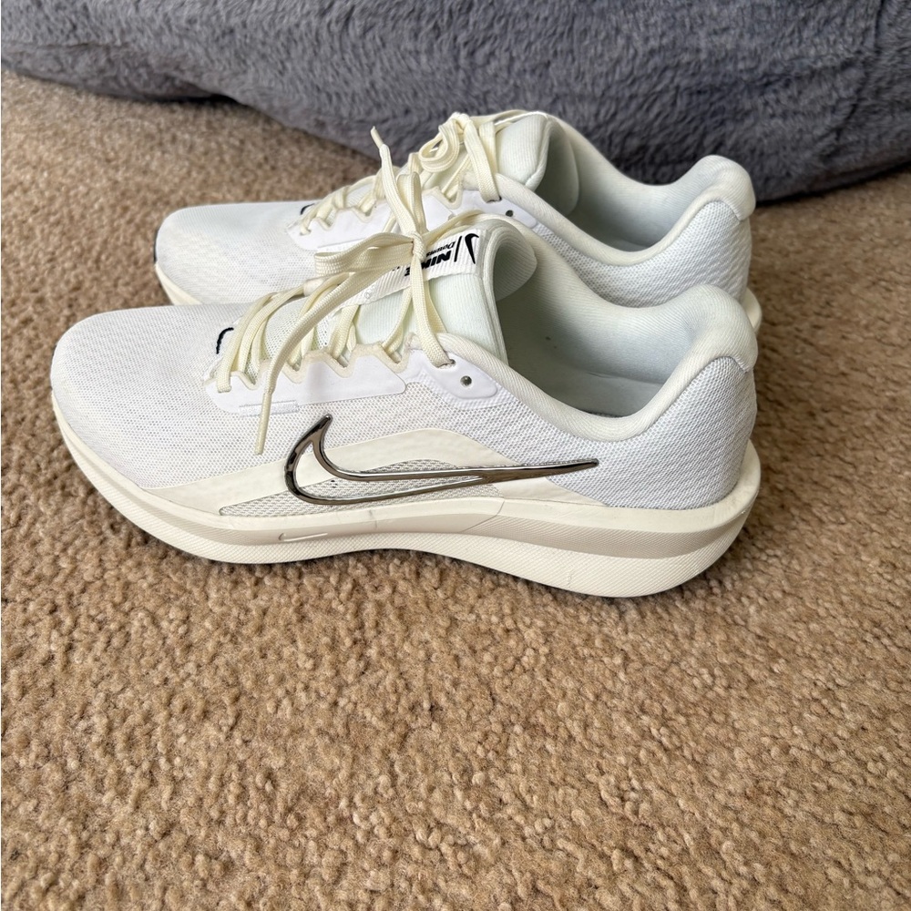 Nike Women's Running Sneakers - Picture 4 of 4